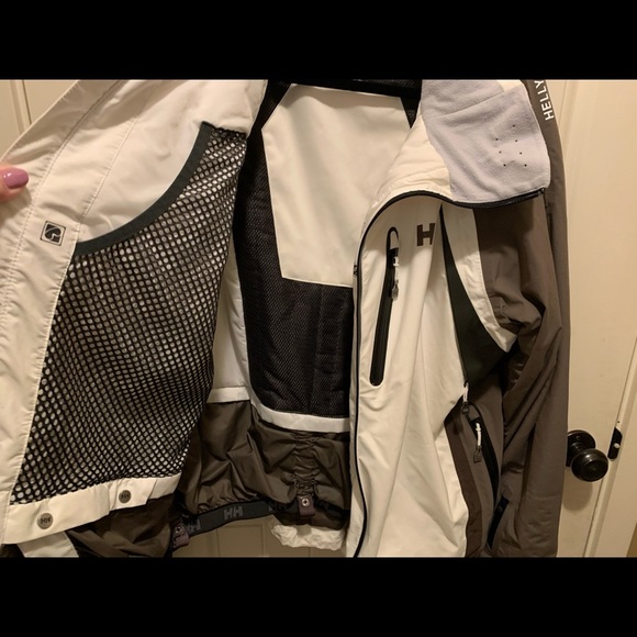 Helly Hansen ski jacket - Picture 3 of 8